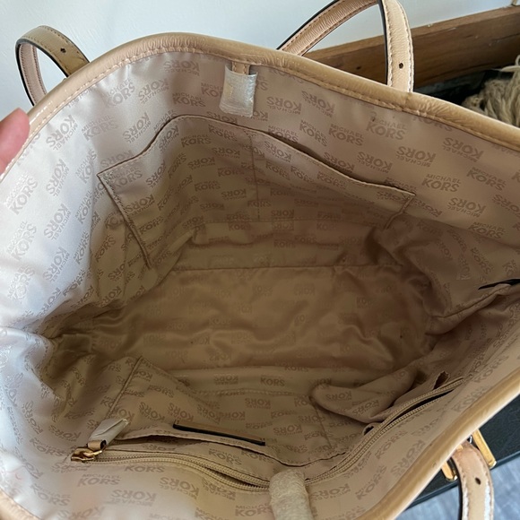 Michael Kors Jet Set Travel Tote Carryall Bag MK Embossed Gold Accents38H7XTVM3A - Picture 5 of 8